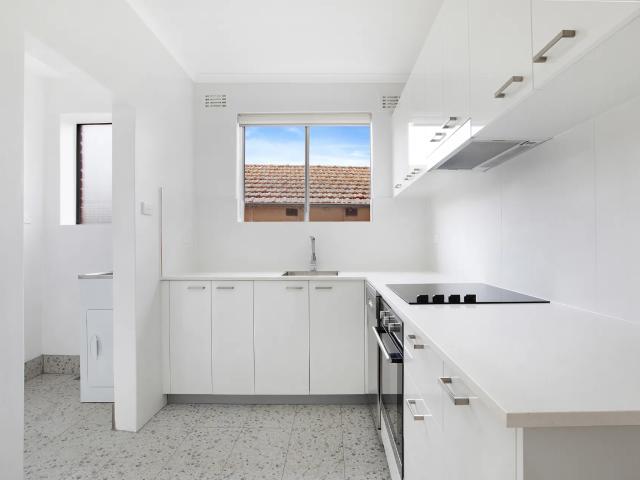 apartment 1/4 Tupia Street, Botany