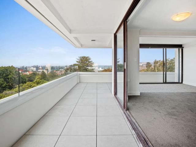 apartment 15/2 6 Birkley Road, Manly