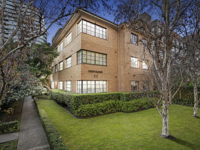 apartment 1/60 Queens Road, Melbourne