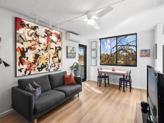 apartment 16/211 Wigram Road, Forest Lodge