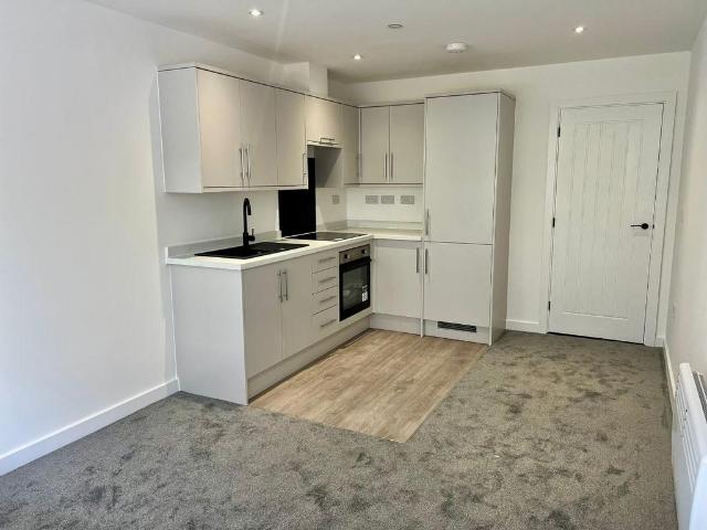 Apartment 18 City Point, 23 36. 1 bed apartment to rent £725 pcm £167 pw