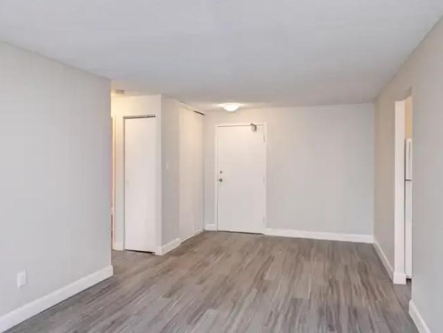 Apartment 1.5 Bedroom For Rent Fergus ON 1680 ES105099819
