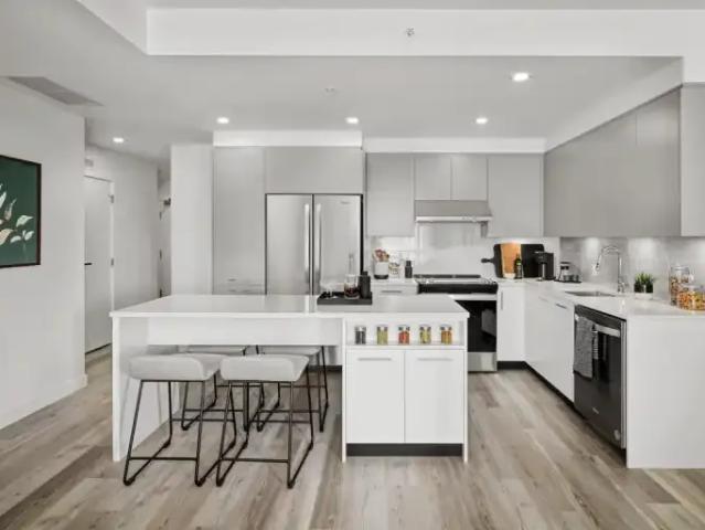 Apartment 1.5 Bedroom For Rent North Vancouver BC 2984 ES104400997