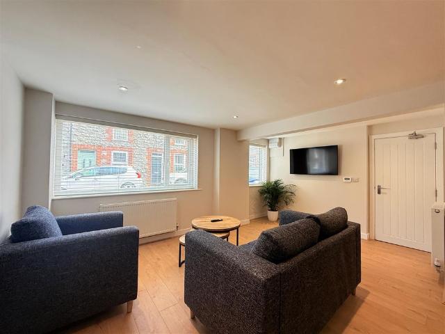 Apartment 1 20 Tan Y Graig