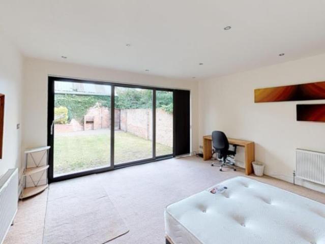 Apartment 1, 32 Colville Street. 5 bed apartment to rent £3,467 pcm £800 pw
