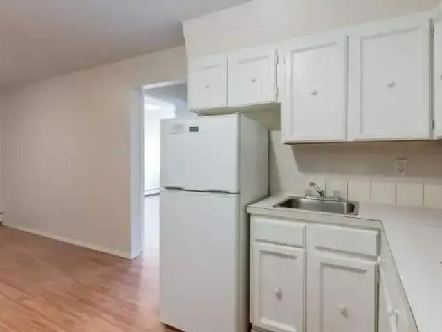 Apartment 1 Bedroom For Rent Brooks AB 1205 ES105580057
