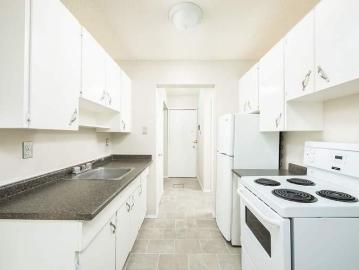 Queen Alexandra, Edmonton, Alberta - Balcony