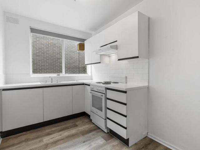 Apartment 1 Bedroom For Rent Essendon VIC 400 ES105077285