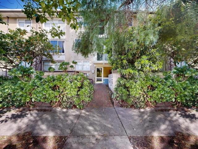 Apartment 1 Bedroom For Rent Essendon VIC 420 ES105077127