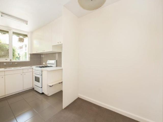 Apartment 1 Bedroom For Rent Glen Huntly VIC 400 ELS104684489