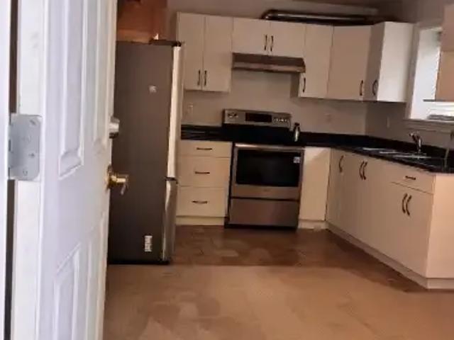 Apartment 1 Bedroom For Rent Surrey BC 1300 ES105071998