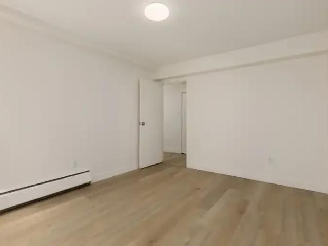 Apartment 1 Bedroom For Rent Surrey BC 1394 ES105434775