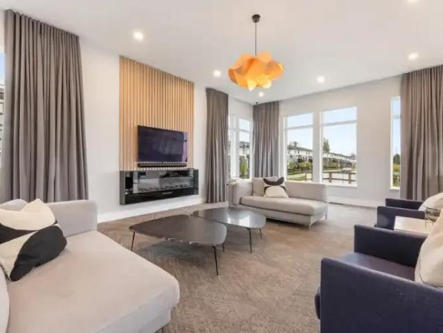 Apartment 1 Bedroom For Rent Surrey BC 1695 ES105198398