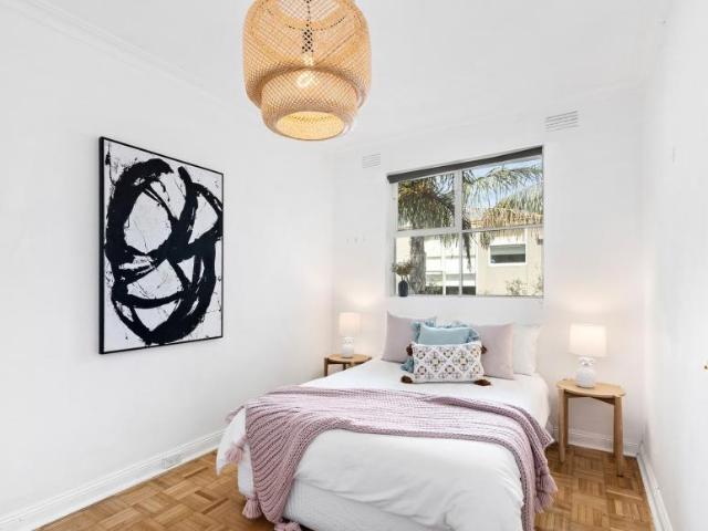 Apartment 1 Bedroom For Rent South Yarra VIC 390000 ES101553906