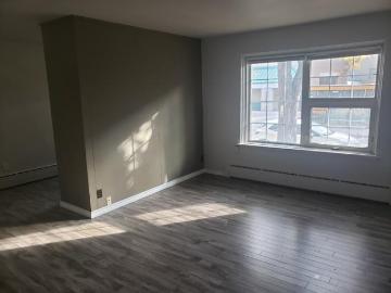 Apartment to rent in West Broadway, Fort Rouge–East Fort Garry - Parking