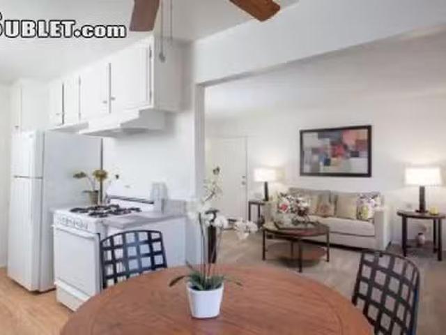 Apartment 1 bedrooms in Tustin