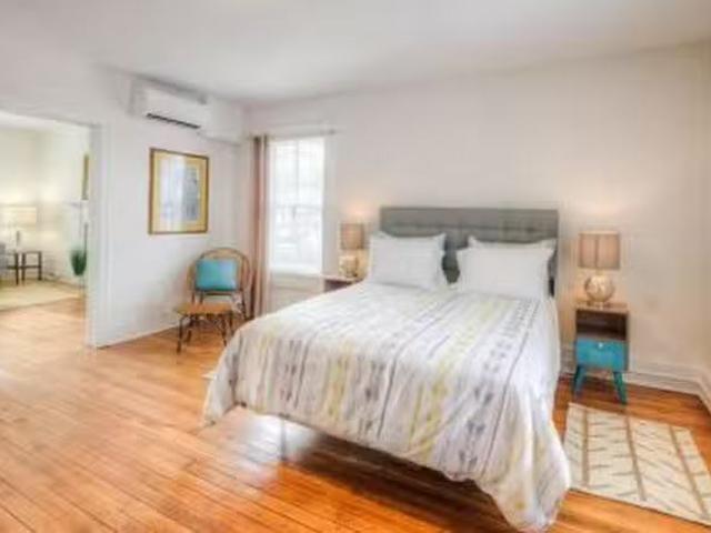 Apartment 1 bedrooms in Charlottesville