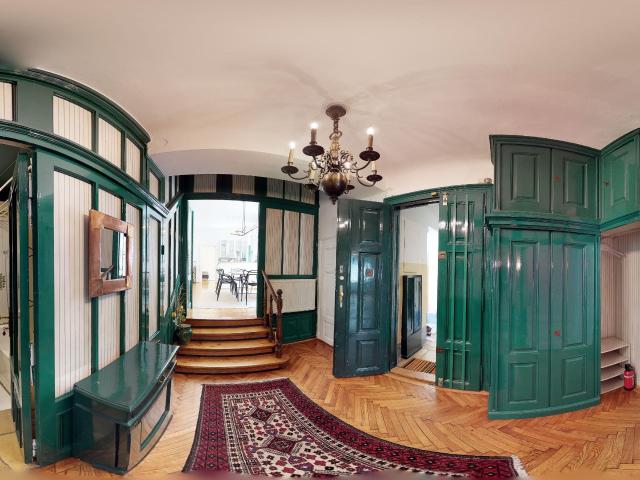 Apartment 1: Elegant Viennese Apartment with Balcony & Piano
