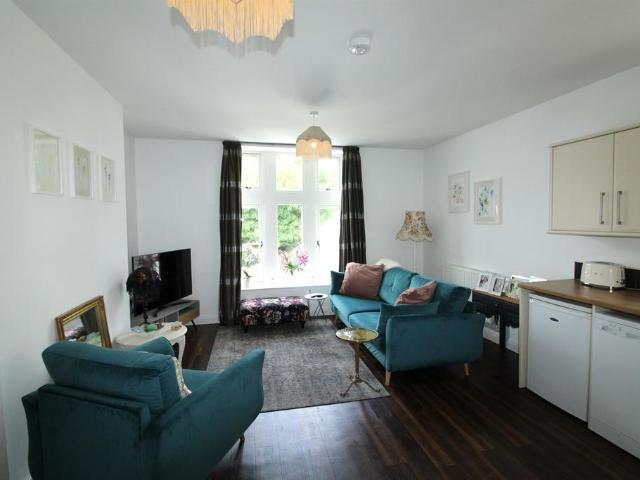 Apartment 1, Parkgate, Oakwood 2 bed apartment to rent £795 pcm £183 pw