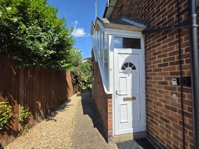 apartment 1a Fairway, Northampton, NN2 7JX