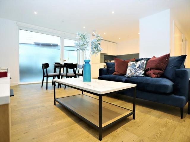 Apartment 202, Halogen House, 217. 2 bed apartment to rent £1,460 pcm £337 pw