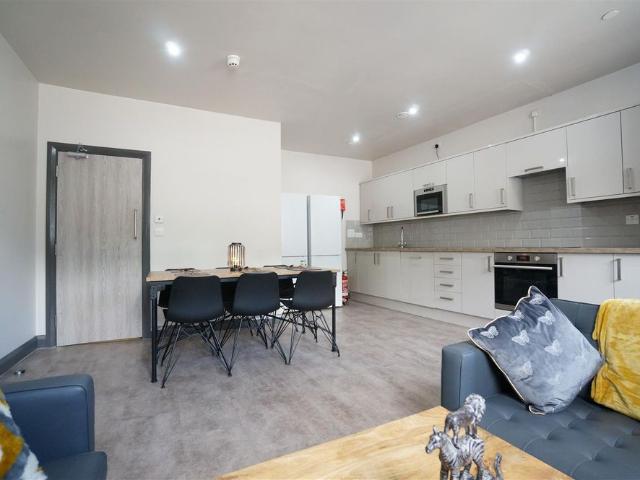 Apartment 202 259 High Street