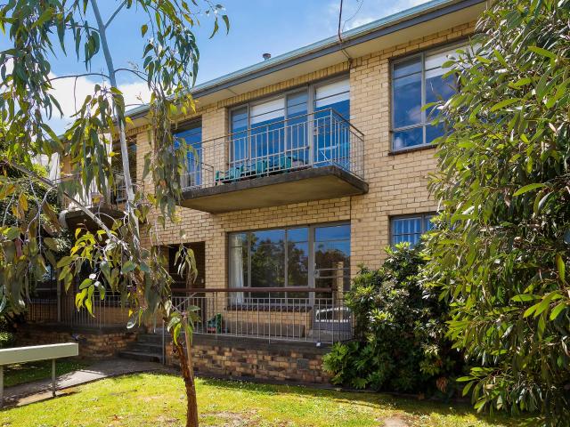 apartment 2/384 Auburn Road, Hawthorn