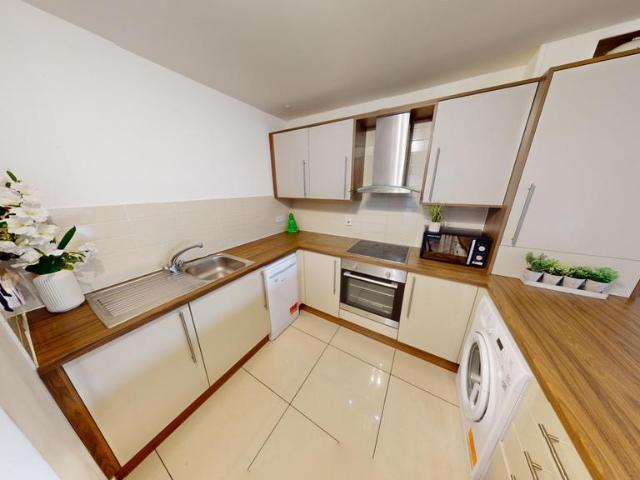 Apartment 2 6 Kilbourn Street. 5 bed flat to rent £3,228 pcm £745 pw