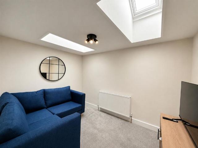 Apartment 2 20 Tan Y Graig