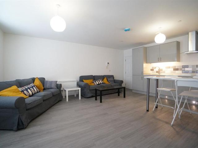 Apartment 2, 282 High Street