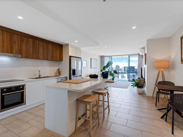 Apartment 2 Bedroom For Rent Maroochydore, QLD 1025000 ES103659101