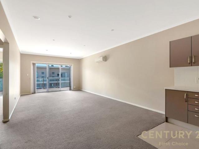 Apartment 2 Bedroom For Rent Mawson Lakes, ES104108880
