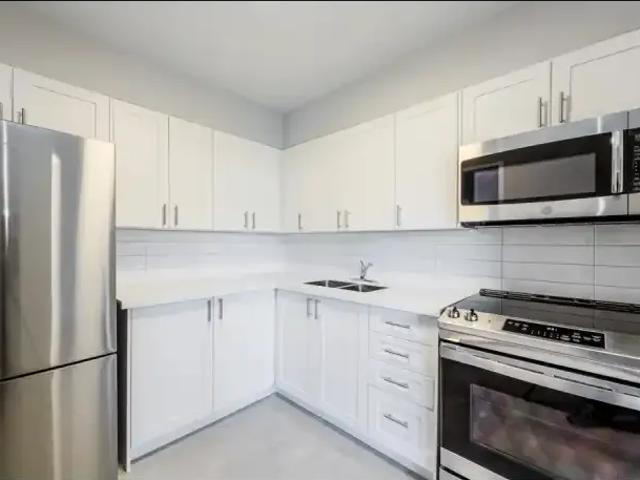 Apartment 2 Bedroom For Rent Mississauga ON 2855 ELS104840859