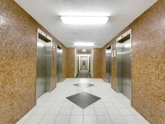 Apartment 2 Bedroom For Rent Mississauga ON 2099 ES105394351