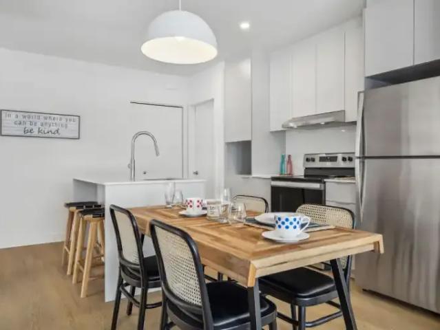 Apartment 2 Bedroom For Rent Mont QC 1520 ES104711094