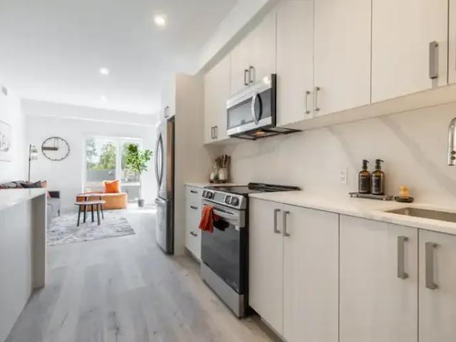 Apartment 2 Bedroom For Rent Ottawa ON 2405 ES102883150