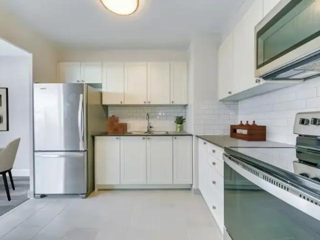 Apartment 2 Bedroom For Rent Oakville ON 2300 ES104875663