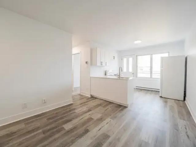 Apartment 2 Bedroom For Rent Anjou QC 1450 ES103694885