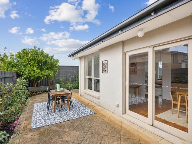 Apartment 2 Bedroom For Rent Bentleigh East VIC ES102887778
