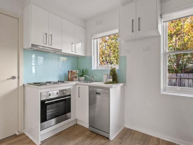 Apartment 2 Bedroom For Rent Brighton VIC ES104327071