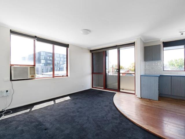 Apartment 2 Bedroom For Rent Brunswick VIC 550 ES102887709