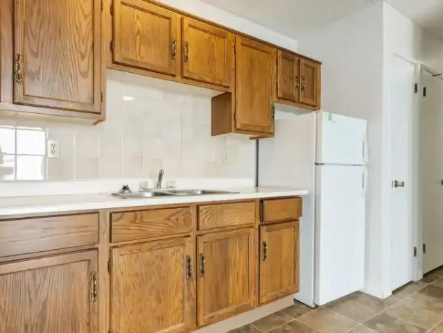 Apartment 2 Bedroom For Rent Camrose AB 1279 ES104956493
