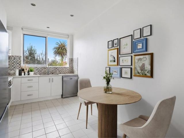Apartment 2 Bedroom For Rent Caulfield North VIC ES105819565