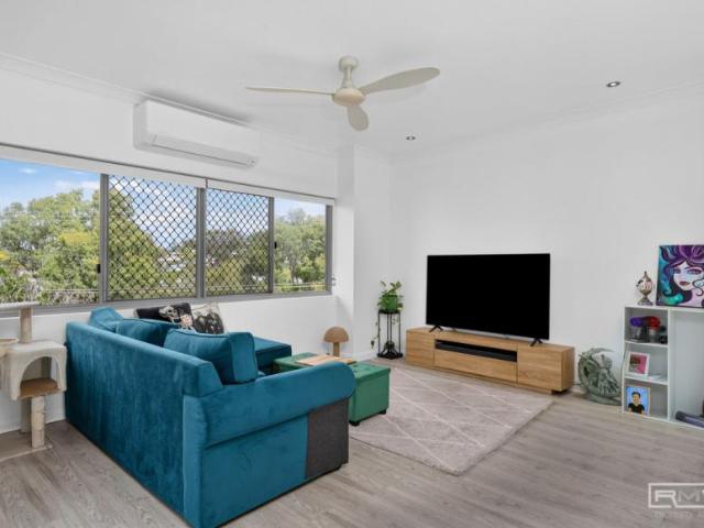 Apartment 2 Bedroom For Rent Cooee Bay QLD ES105137714