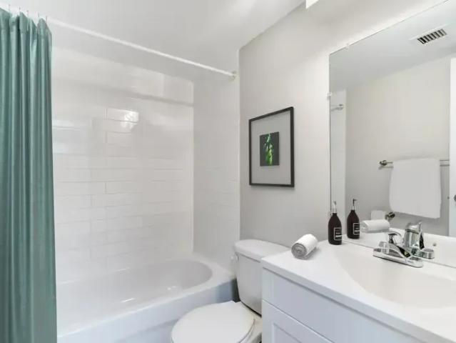 Apartment 2 Bedroom For Rent Cote Saint Luc QC 2050 ES96249552