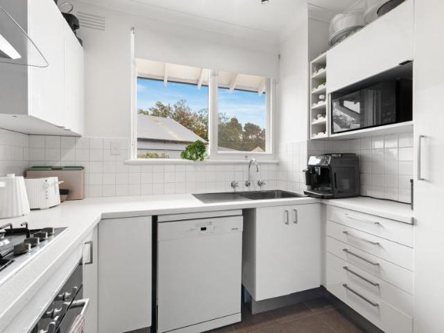 Apartment 2 Bedroom For Rent Deepdene VIC ES103491008