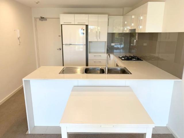 Apartment 2 Bedroom For Rent East Perth, ES102631927