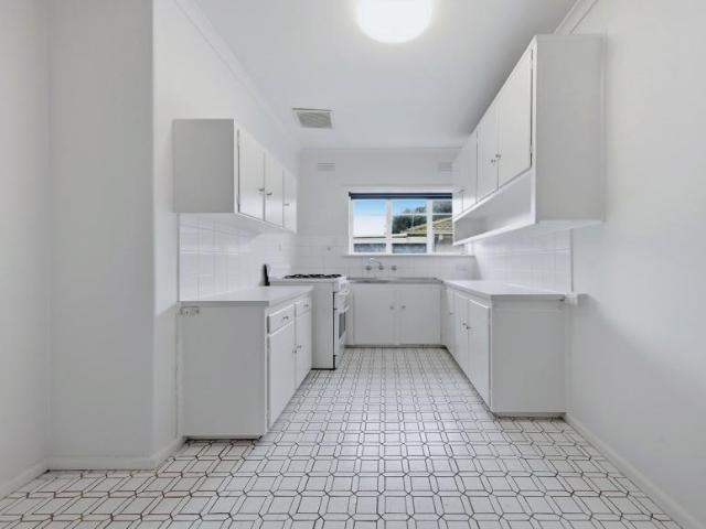 Apartment 2 Bedroom For Rent Glen Huntly VIC 550 ES105339154