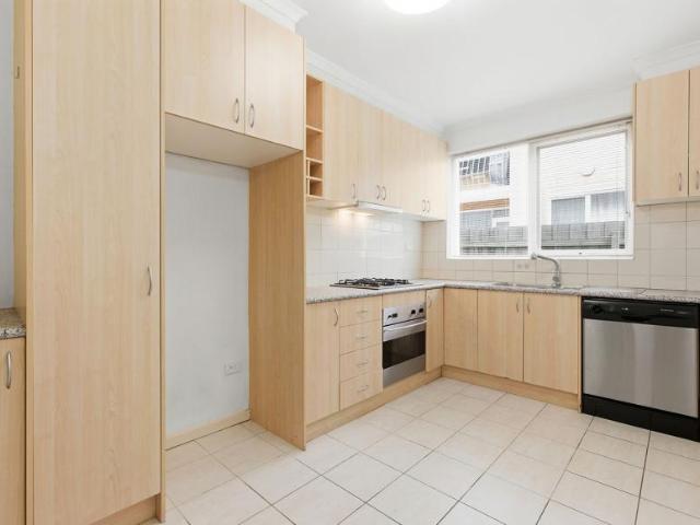 Apartment 2 Bedroom For Rent Glen Huntly VIC 620 ES105706938