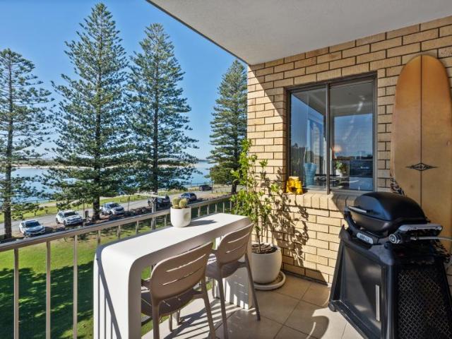 Apartment 2 Bedroom For Rent Golden Beach QLD 899000 ES105436286